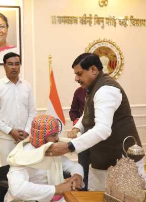 मध्यप्रदेश के यशस्वी मुख्यमंत्री श्री मोहन यादव जी ने गुरुदेवजी के दर्शन प्राप्त