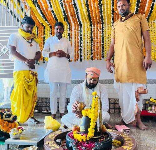 श्रीगुरुदेव जी ने महादेव का अर्चन पूजन किया