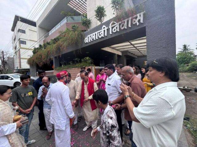 देवास – गोयल परिवार ने श्रीगुरदेवजी के आशीर्वाद प्राप्त किए