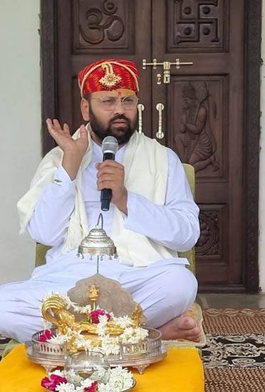 गुरुपूर्णिमा – ब्रम्हस्वरूप संतश्री लोकेशानंदजी महाराज जी ने सबको शुभाशीष प्रदान किए।