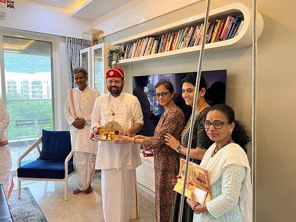 महेश राजाराम पाटिल जी के निज निवास पर पधारकर श्रीगुरुदेव ने आशीर्वाद प्रदान किये