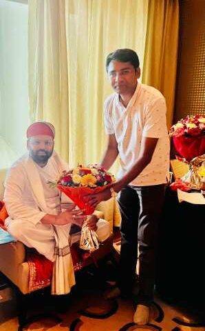 मुंबई – अनेक भक्तो ने गुरुदेव श्री लोकेशानंद जी के दर्शन और आशीर्वाद का लाभ पाया