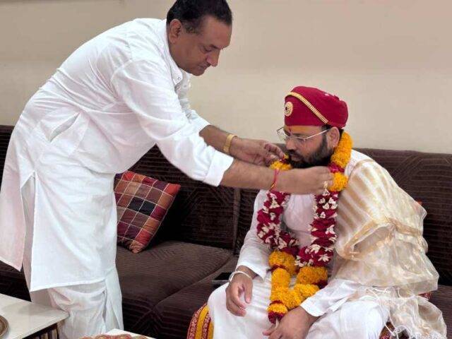 पाटीदार जी के निज निवास पर श्रीगुरुदेव ने श्रीनारायण भगवान विराजमान कर पूजा की