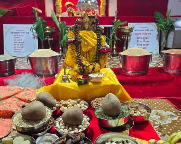 शहादा धाम पर महालक्ष्मी जी की दिव्य सप्तधान्य पूजा