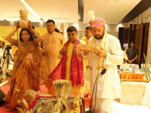 स्वामी श्रीलोकेशानंदजी महाराज श्रीपुष्कर तीर्थ में